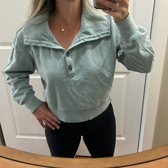 Abercrombie & Fitch sweater - Picture 2 of 2